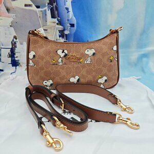 Coach Teri Shoulder Bag In Signature Canvas With Snoopy Print